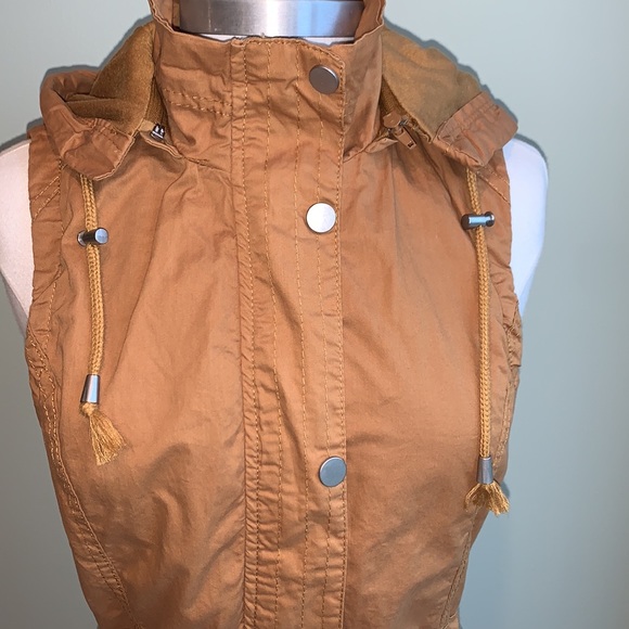 NWOT YMI Vest - Picture 7 of 14
